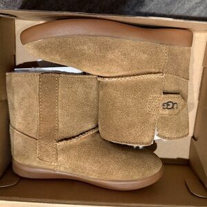 UGG Keelan Toddlers' Chestnut Suede Boot - Cozy Fur-Lined Kids Shoes